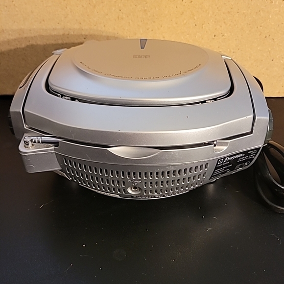 Emerson Portable Stereo am/fm Compact Disc Player - Picture 6 of 16